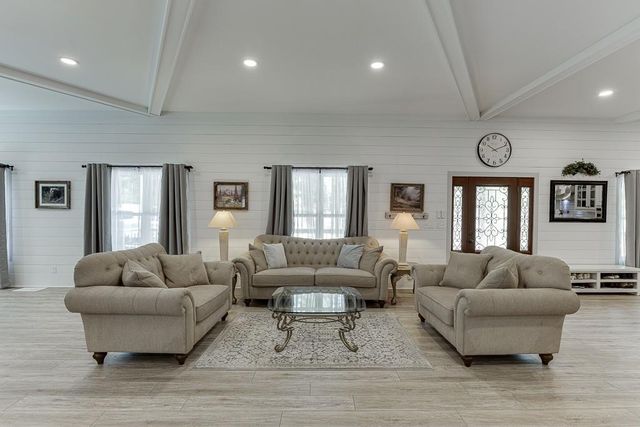 761 E Wolf Creek Road, Lakemont, GA 30552
