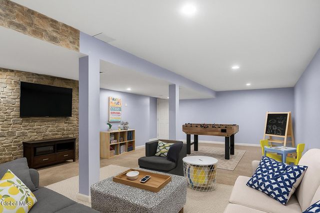 4 Stacey Way, North Greenbush, NY 12180