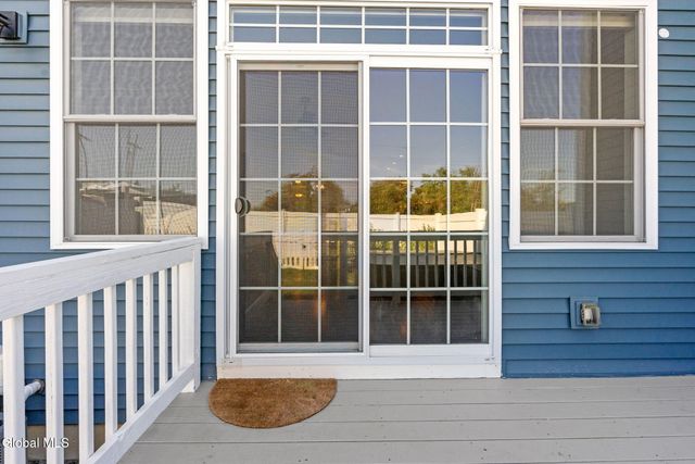 4 Stacey Way, North Greenbush, NY 12180