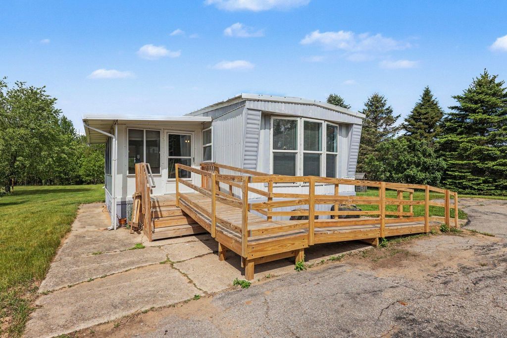 15827 Algoma Avenue NE, Cedar Springs, MI 49319