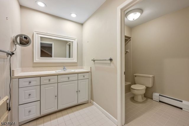 400 Bromley Pl 4003, Wyckoff Twp., NJ 07481