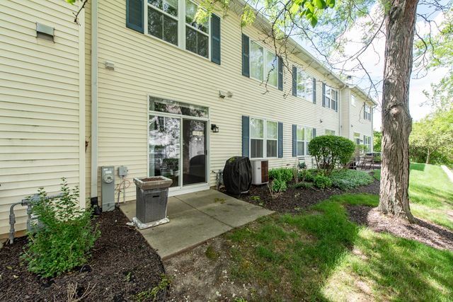 2896 Falling Waters Lane, Lindenhurst, IL 60046