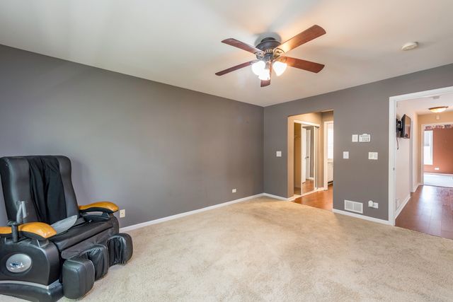 2896 Falling Waters Lane, Lindenhurst, IL 60046