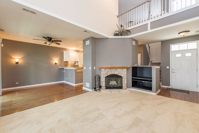 2896 Falling Waters Lane, Lindenhurst, IL 60046