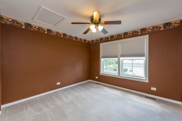 2896 Falling Waters Lane, Lindenhurst, IL 60046