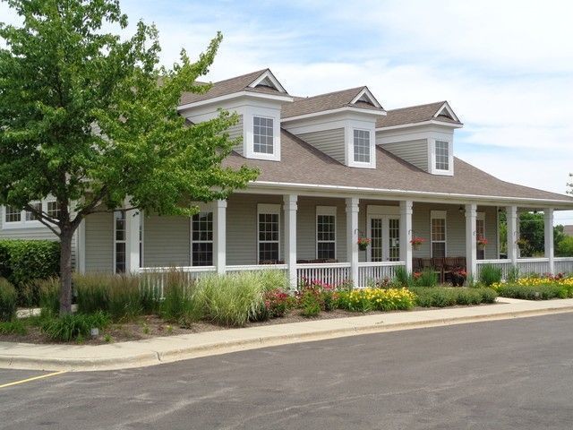 2896 Falling Waters Lane, Lindenhurst, IL 60046