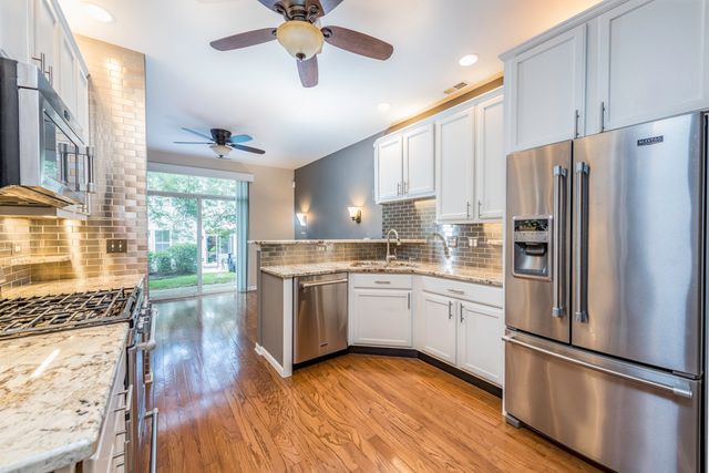 2896 Falling Waters Lane, Lindenhurst, IL 60046