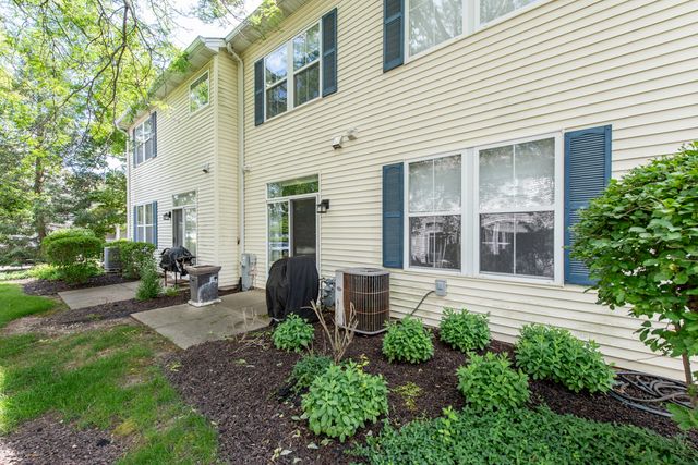 2896 Falling Waters Lane, Lindenhurst, IL 60046
