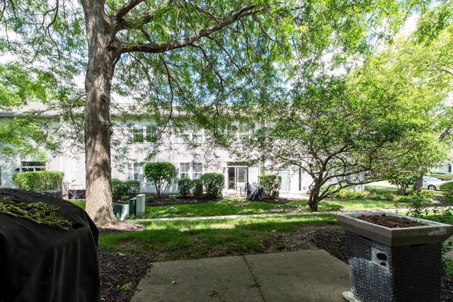 2896 Falling Waters Lane, Lindenhurst, IL 60046