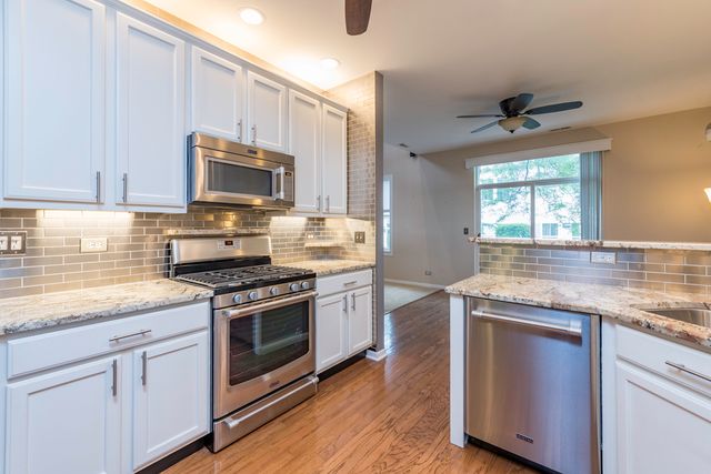 2896 Falling Waters Lane, Lindenhurst, IL 60046
