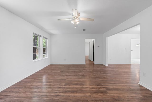 4818 Blue Water Circle, Granbury, TX 76049