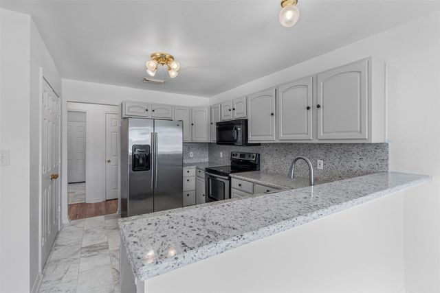 4818 Blue Water Circle, Granbury, TX 76049