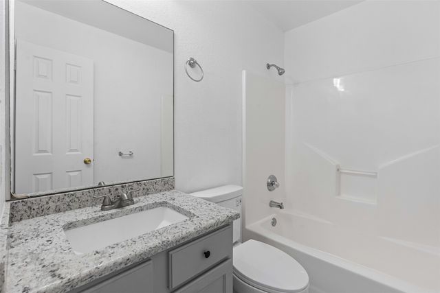 4818 Blue Water Circle, Granbury, TX 76049