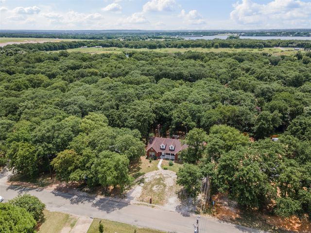 4818 Blue Water Circle, Granbury, TX 76049