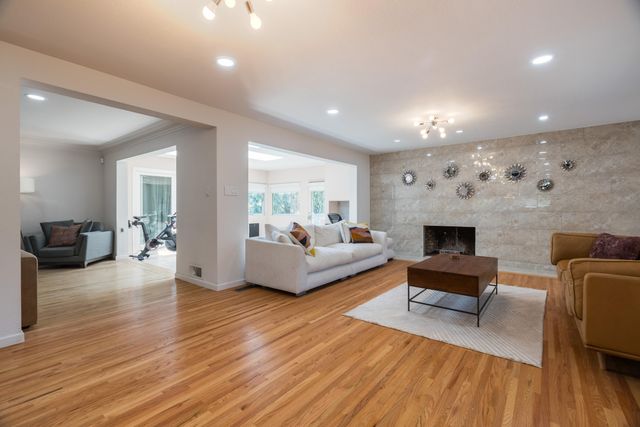 630 Sierra Drive SE, Albuquerque, NM 87108