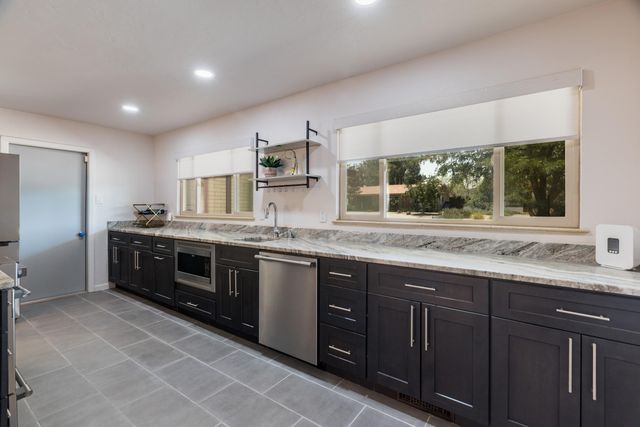 630 Sierra Drive SE, Albuquerque, NM 87108