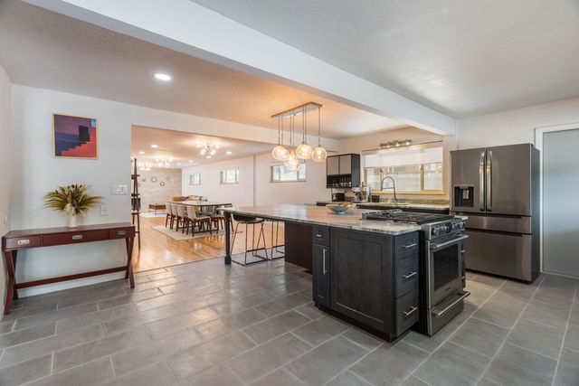 630 Sierra Drive SE, Albuquerque, NM 87108