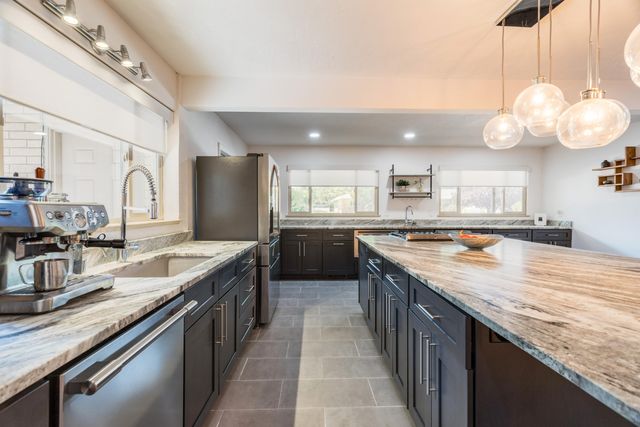 630 Sierra Drive SE, Albuquerque, NM 87108