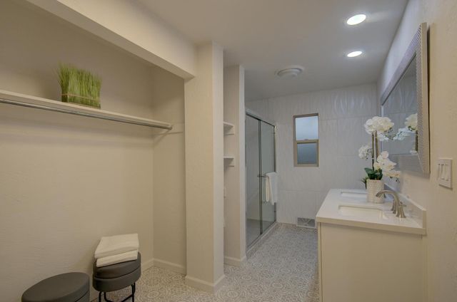 630 Sierra Drive SE, Albuquerque, NM 87108