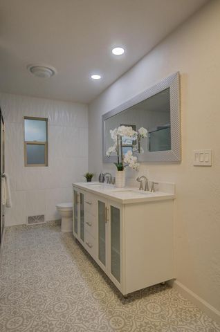 630 Sierra Drive SE, Albuquerque, NM 87108