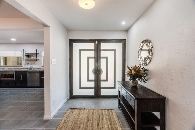630 Sierra Drive SE, Albuquerque, NM 87108