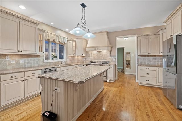 325 Williams Street, Roselle, IL 60172