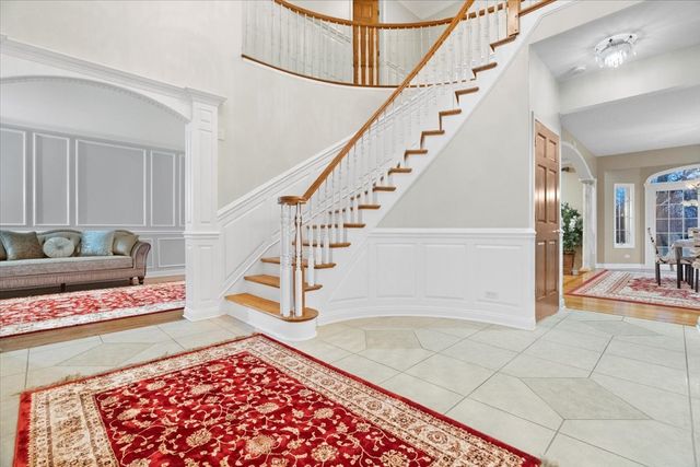 325 Williams Street, Roselle, IL 60172