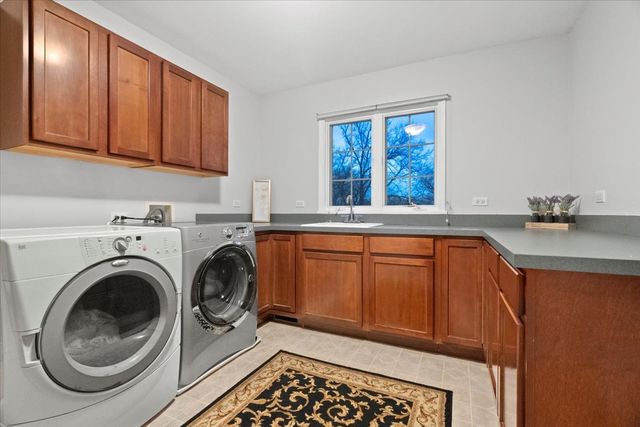 325 Williams Street, Roselle, IL 60172