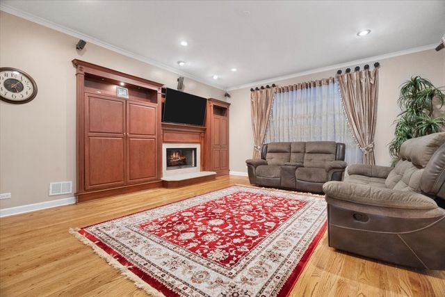 325 Williams Street, Roselle, IL 60172
