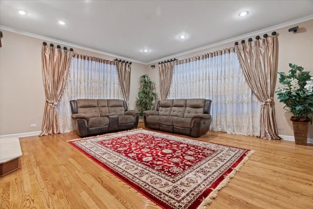 325 Williams Street, Roselle, IL 60172