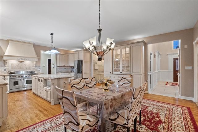 325 Williams Street, Roselle, IL 60172