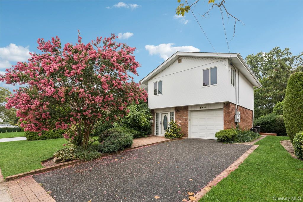 1939 Leonard Lane, Merrick, NY 11566 — photo 2