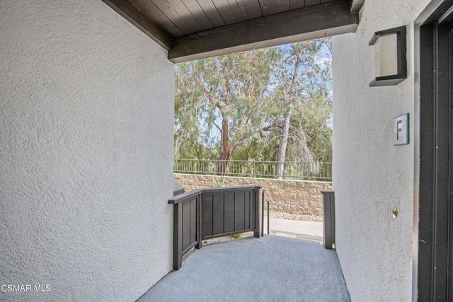 5530 Spanish Oak Lane F, Oak Park, CA 91377