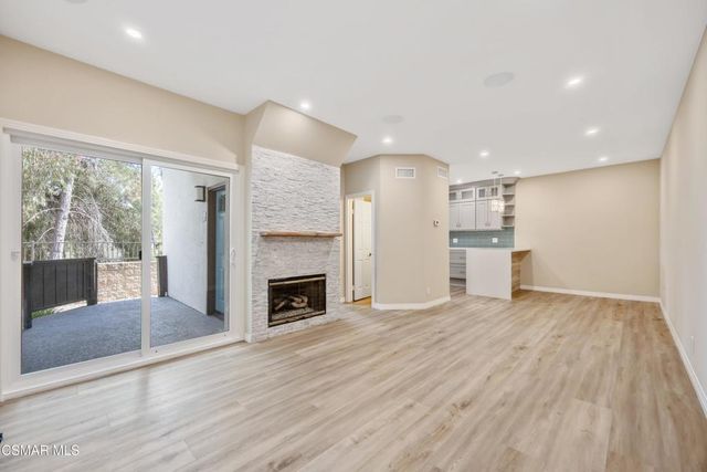 5530 Spanish Oak Lane F, Oak Park, CA 91377