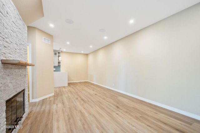 5530 Spanish Oak Lane F, Oak Park, CA 91377
