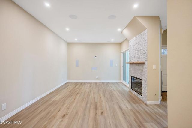 5530 Spanish Oak Lane F, Oak Park, CA 91377