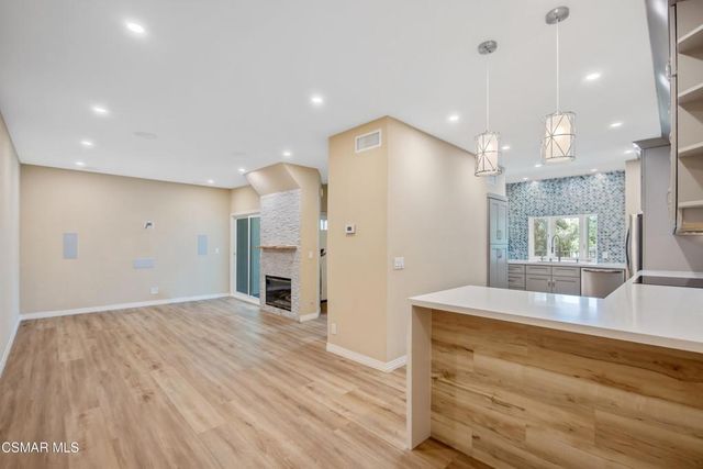 5530 Spanish Oak Lane F, Oak Park, CA 91377