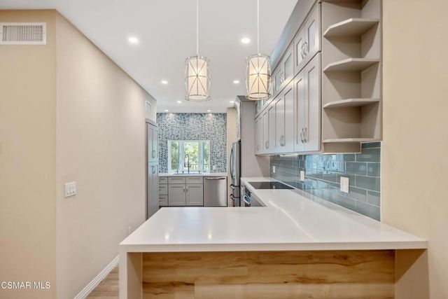 5530 Spanish Oak Lane F, Oak Park, CA 91377