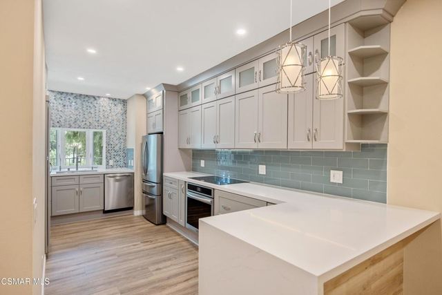 5530 Spanish Oak Lane F, Oak Park, CA 91377