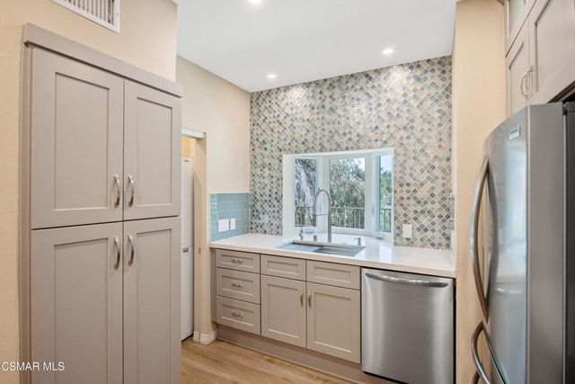 5530 Spanish Oak Lane F, Oak Park, CA 91377