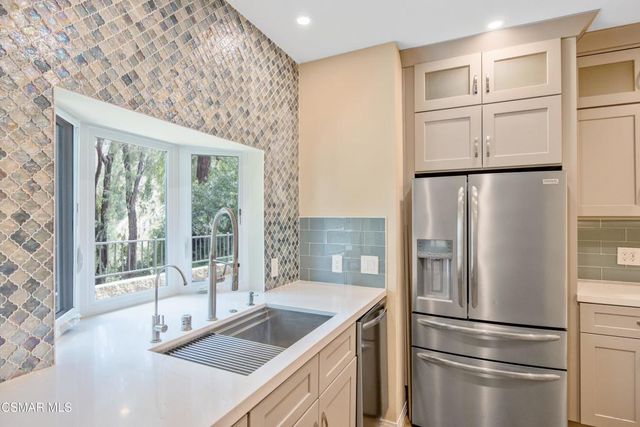 5530 Spanish Oak Lane F, Oak Park, CA 91377