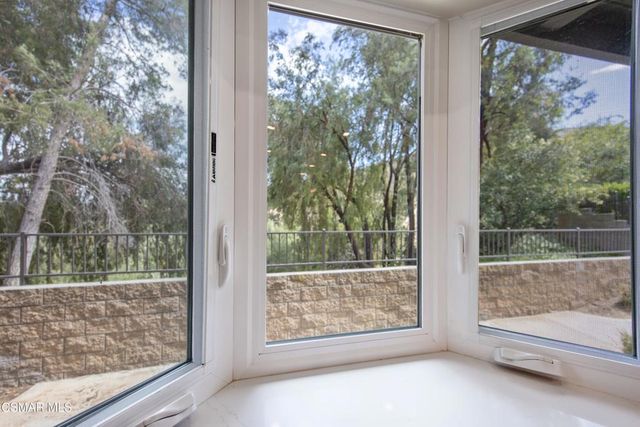5530 Spanish Oak Lane F, Oak Park, CA 91377