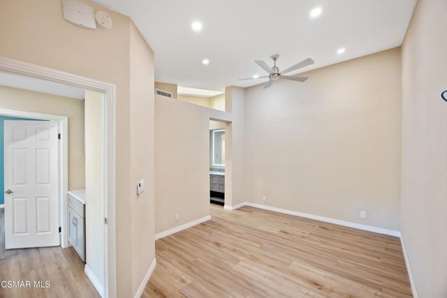 5530 Spanish Oak Lane F, Oak Park, CA 91377