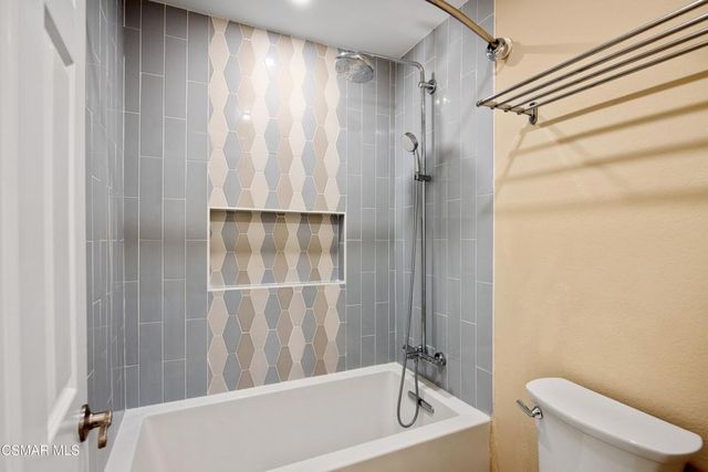 5530 Spanish Oak Lane F, Oak Park, CA 91377