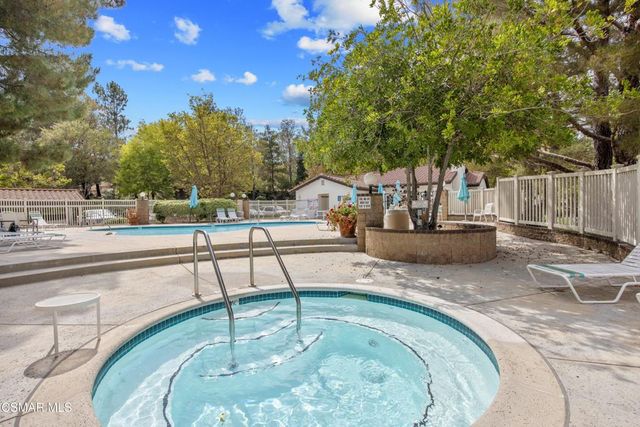 5530 Spanish Oak Lane F, Oak Park, CA 91377