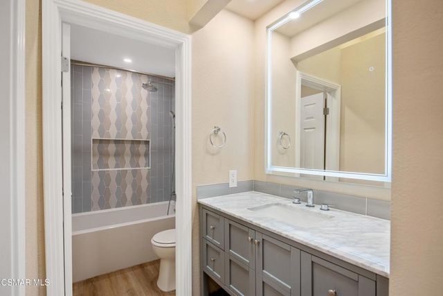 5530 Spanish Oak Lane F, Oak Park, CA 91377