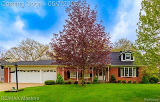 21879 Canterbury Avenue, Grosse Ile, MI 48138