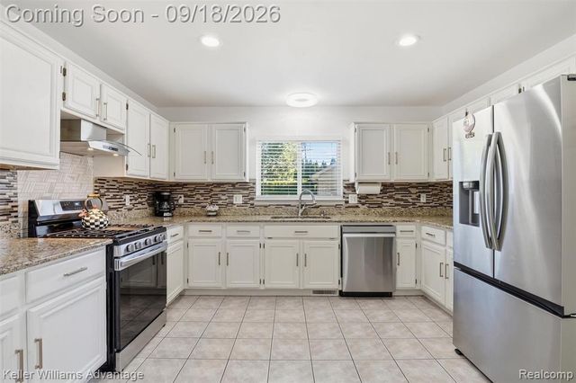 21019 Birchwood Lane, Macomb, MI 48044