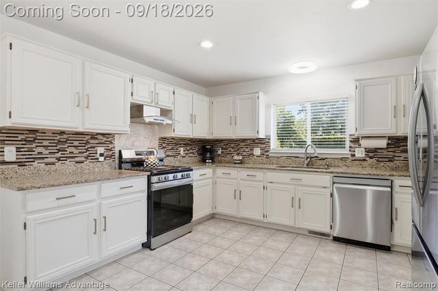 21019 Birchwood Lane, Macomb, MI 48044