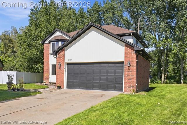 21019 Birchwood Lane, Macomb, MI 48044